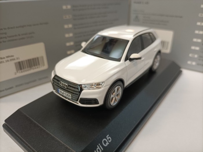 OEM 1 43 Nhà máy chính hãng Audi Hợp kim mô phỏng xe địa hình Mẫu Audi Q5 SUV màu trắng