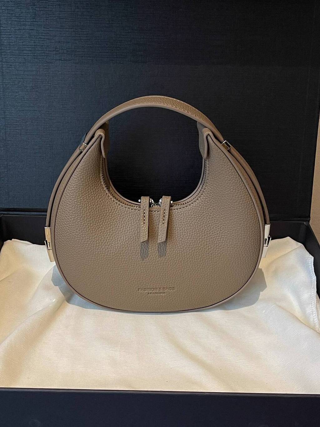 Hàng Mới Về Siêu Nóng Túi Nhỏ Nữ 2025 Phong Cách Mới Thiết Kế Niche Túi Lưỡi Liềm Di Động Cảm Giác C