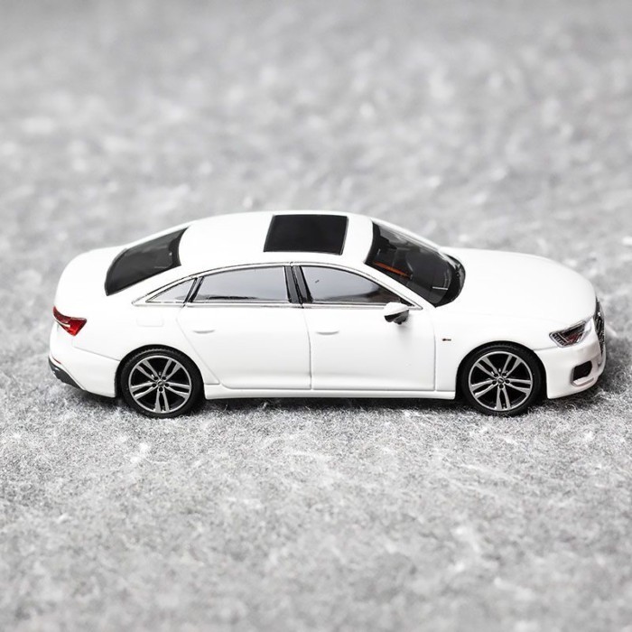 VAV 1 / 64 AUDI AUDI Mô Phỏng Hợp Kim Xe Mô Hình Lụa Trượt Đẩy Chơi Bộ Sưu Tập Đồ Trang Trí