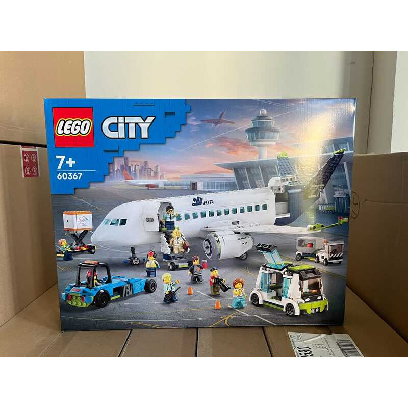 LEGO City 60367 Mô máy bay chở khách cỡ lớn, đồ chơi xếp hình giáo dục dành cho bé trai
