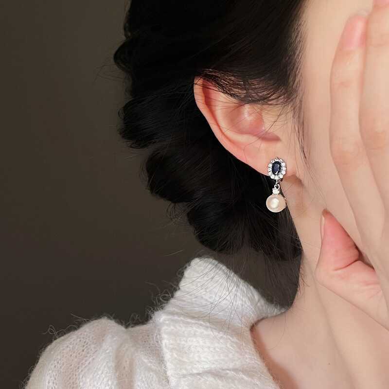 Bông Tai Ngọc Trai Màu Xanh Lam Với Zircon Phong Cách Retro