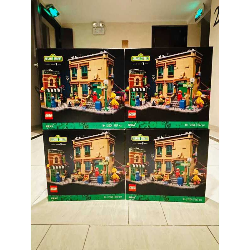 LEGO 21324 Sesame Street, đã ngừng sản xuất.