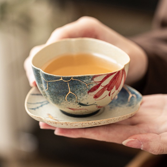 Nhà máy Blue White Flint Red Ceramic Tea Cup Mạ vàng vẽ tay Sen Rhyme Koi Kwai Cup Master Cup Cup Cu