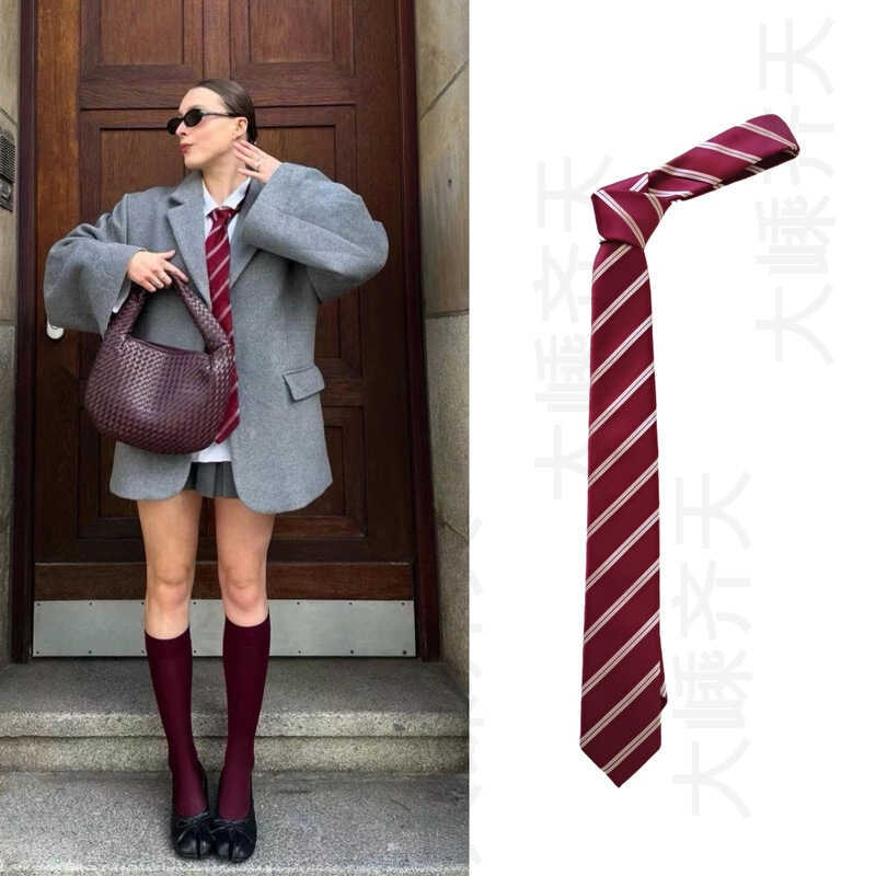 Trưng bày Cùng phong cách Retro Angola Cà vạt sọc đỏ