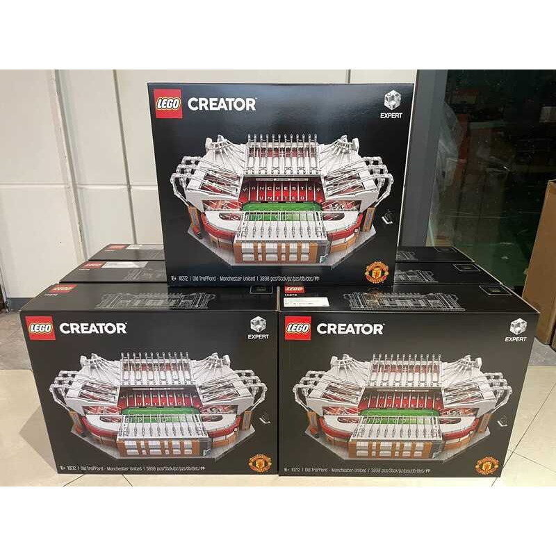 LEGO 10272 Sân vận động Manchester United, đã ngừng sản xuất.