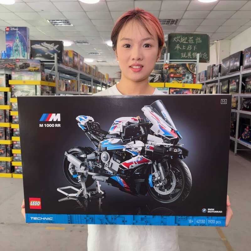 LEGO Technic 42130 Xe máy BMW M1000 RR Bộ lắp ráp