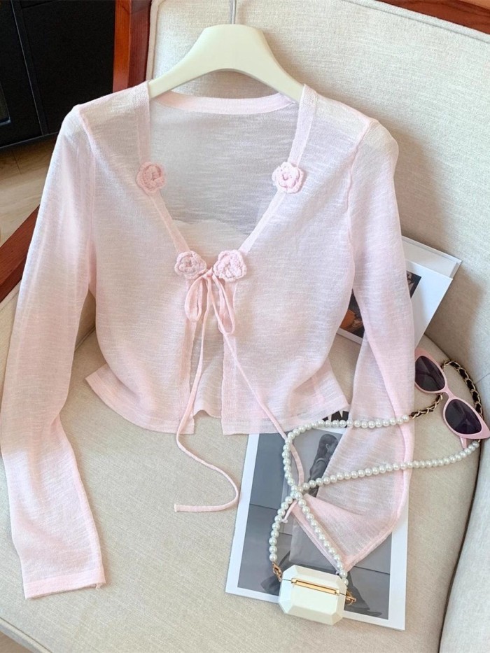 chiếc cardigan mỏng in hoa ba chiều màu hồng cho nữ mùa hè cùng váy hai dây và áo điều hòa kèm k