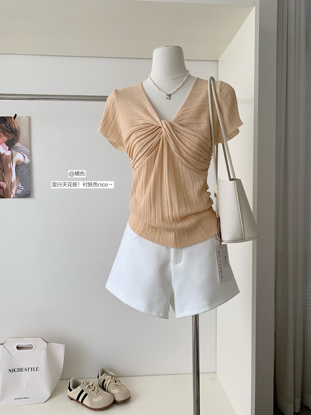 Áo thun dệt kim ngắn tay cổ chữ V xoắn có họa tiết Slim-fit  101676 | BigBuy360 - bigbuy360.vn