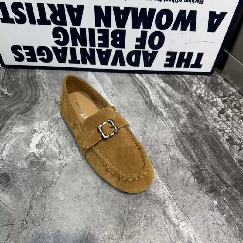Giày Loafer Nữ Mới Xuân Thu 2026, Chất Liệu Da Bò Lộn, Đế Bệt Thoải Mái, Mũi Tròn, Kiểu Moccasin Cổ 