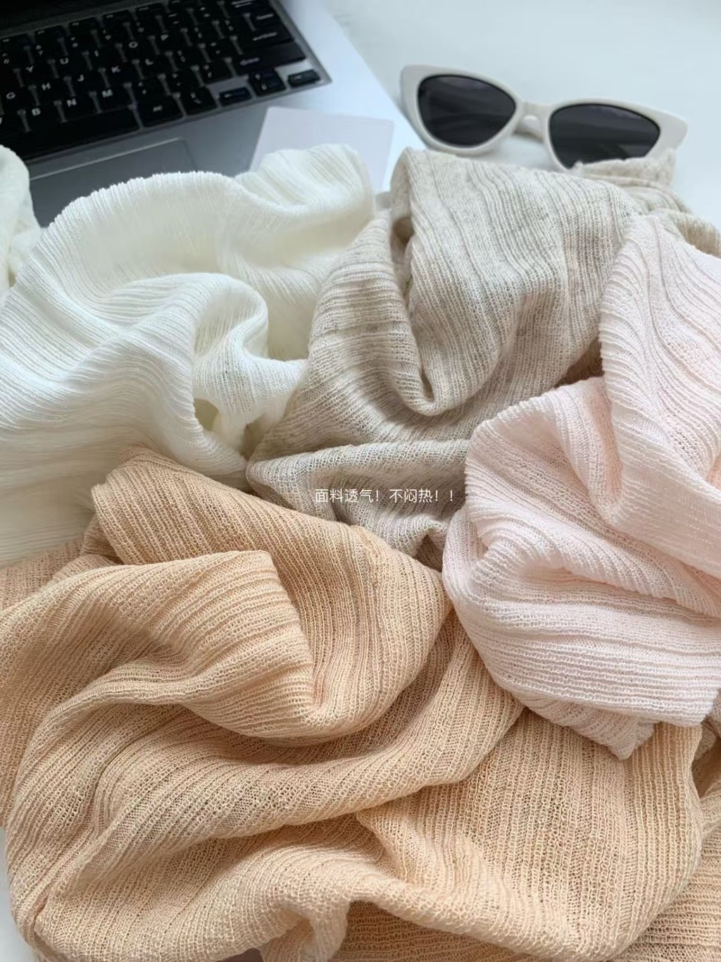Áo thun dệt kim ngắn tay cổ chữ V xoắn có họa tiết Slim-fit  101676 | BigBuy360 - bigbuy360.vn