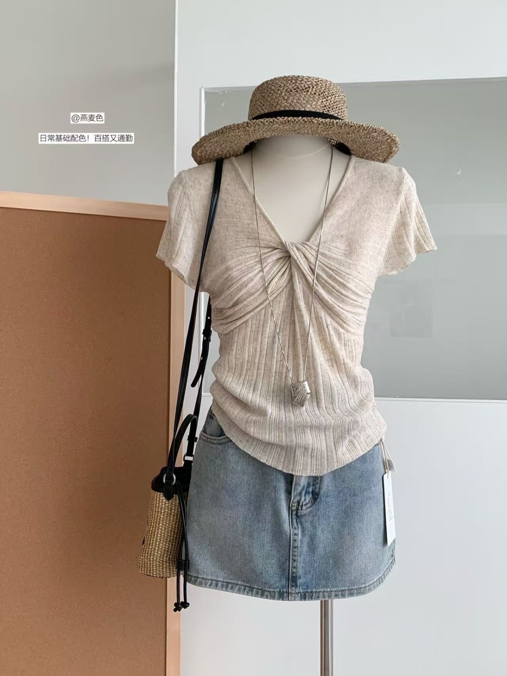 Áo thun dệt kim ngắn tay cổ chữ V xoắn có họa tiết Slim-fit  101676 | BigBuy360 - bigbuy360.vn