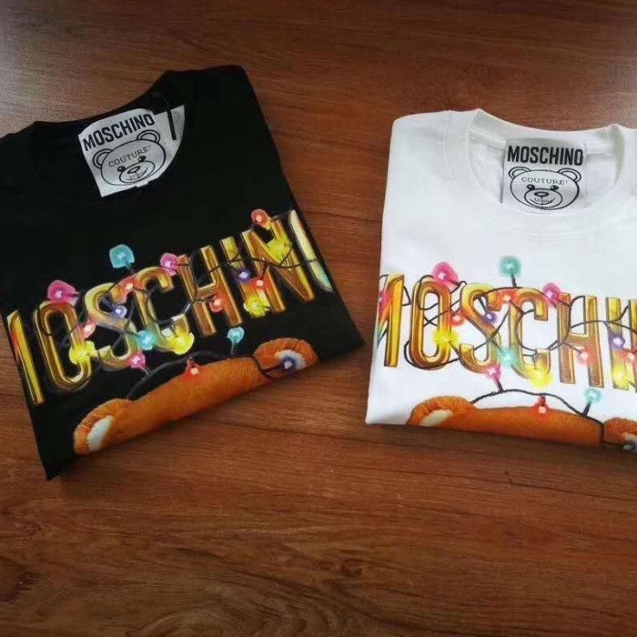 MOSCHINO Mùa Hè Mới Moschino Bóng Đèn Màu Gấu Dễ Thương Áo Thun Cotton Nữ Cổ Tròn Rời Cặp Đôi Tay Ng