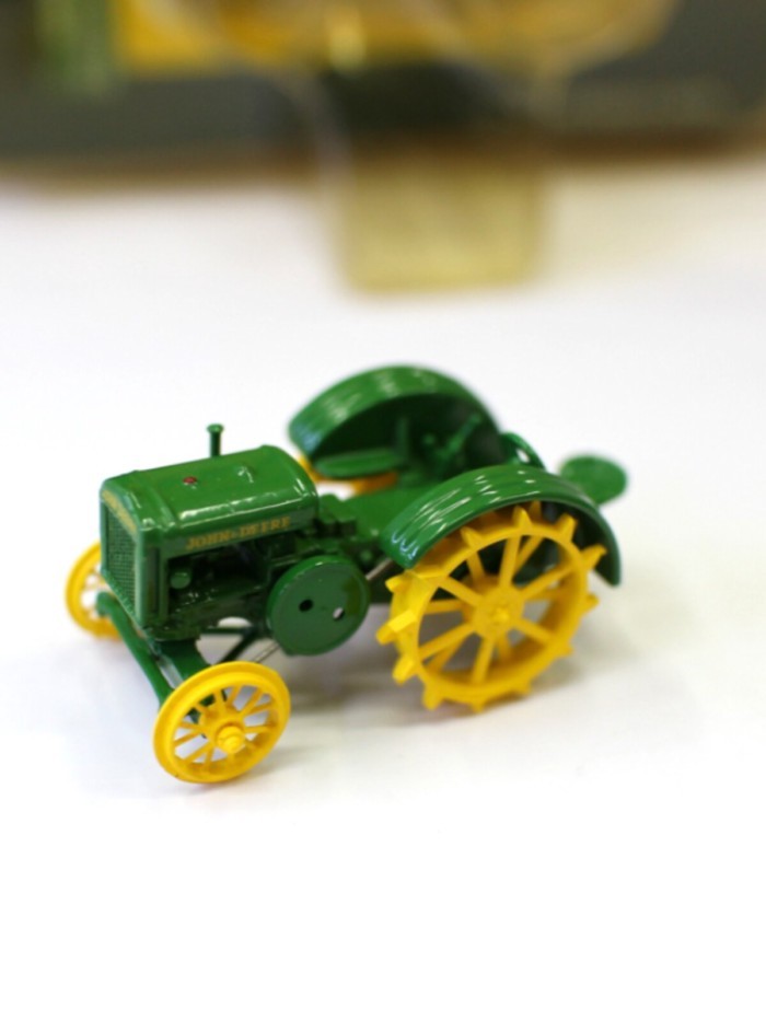 Ngoại Thương 1 / 87 JOHN DEERE Máy Kéo JOHN Dier Máy Kéo Hợp Kim Mẫu HO Cảnh Trang Trí