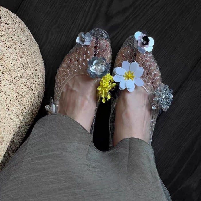 New Korean Style Crystal Sandals Jelly Shoes Pointed Toe Hollow Hole Shoes Soft Bottom Sandals W