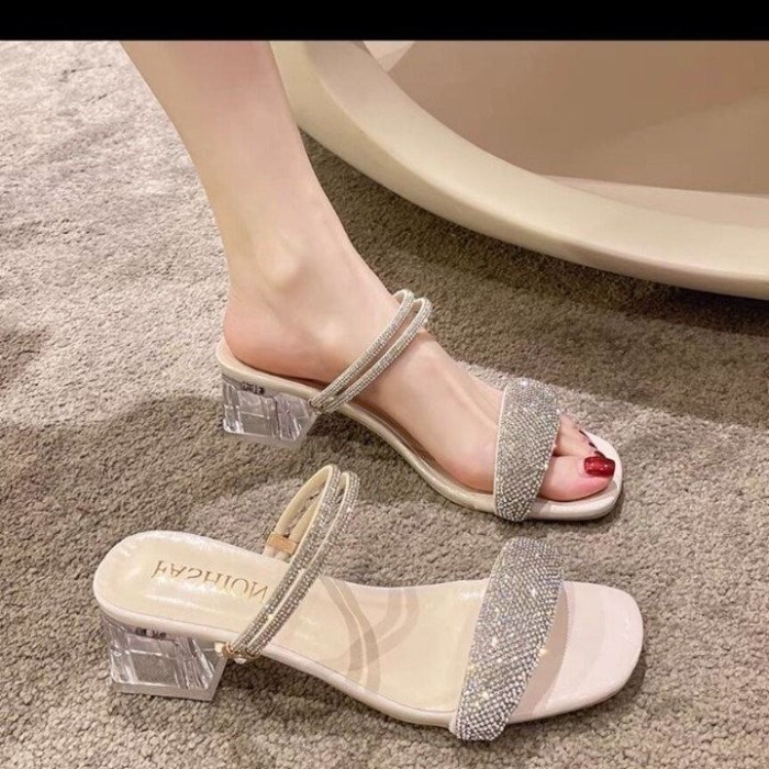 Korean Style Sandals For Women To Wear Thick Heels Fashion Rhinestone Fashion Sandals New Intern