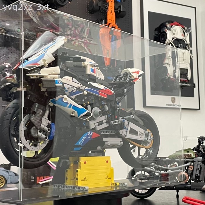 Hộp trưng bày trong suốt thích hợp để đựng mô hình xe máy BMW M1000RR 1:5 Lego 42130 và chống bụi
