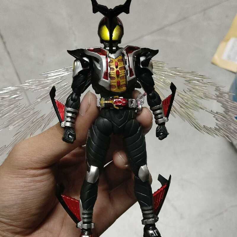 Mô hình nhân vật hành động Super Kabuto của Kamen Rider Kabuto, sản xuất bởi Bandai, đã được phục ch