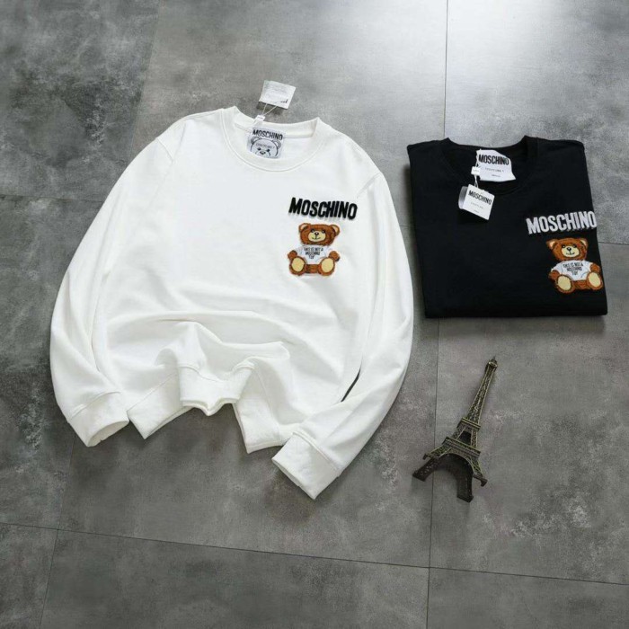 Áo nỉ cổ tròn Moschino với thiết kế gấu hoạt hình ba chiều phù hợp cho cả nam và nữ