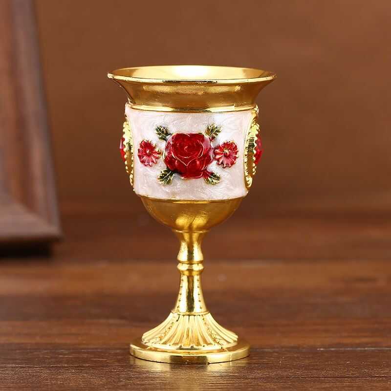 Kiểu tương tự trong phim "Breakout from the Dark Zone" đựng nửa ounce mạ vàng, ly rượu đính đá quý, 