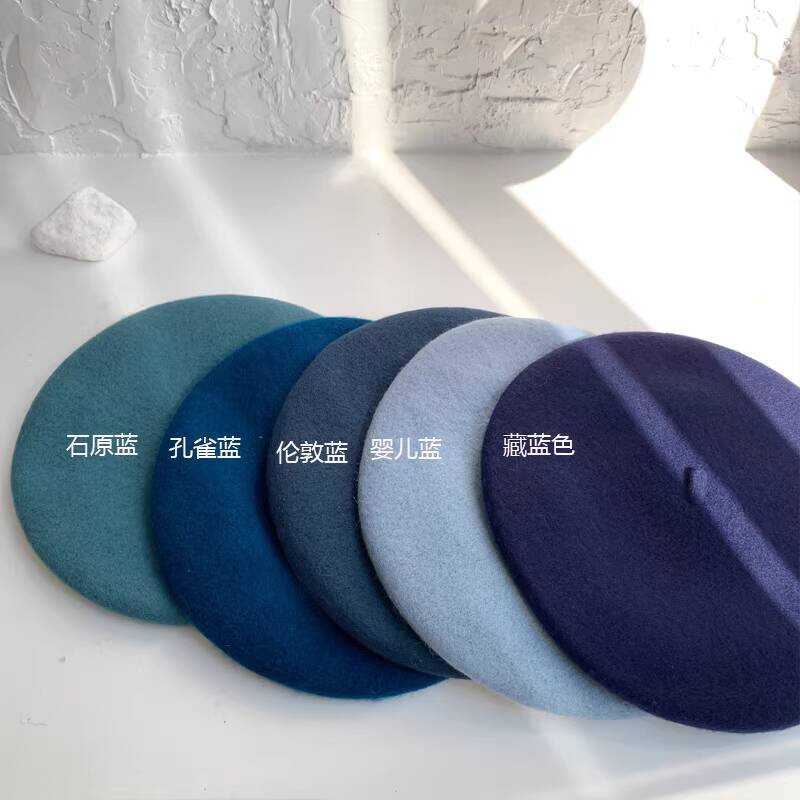 Mũ beret len màu xanh phong cách retro và họa sĩ Ishihara Satomi phù hợp thu đông