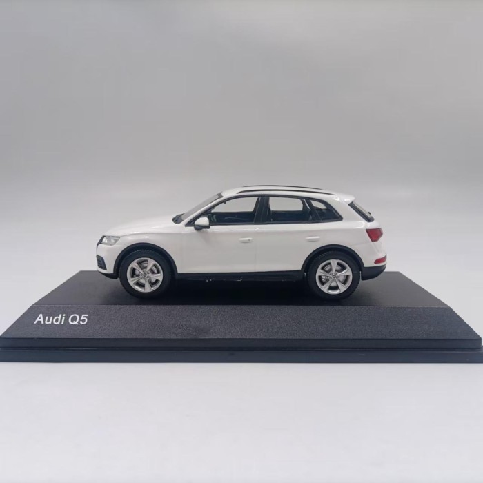 1: 43 Audi Q5 Audi Q5 Xe địa hình Mô phỏng Mô hình xe hợp kim Mô hình ô tô Out of Print Model In Mod
