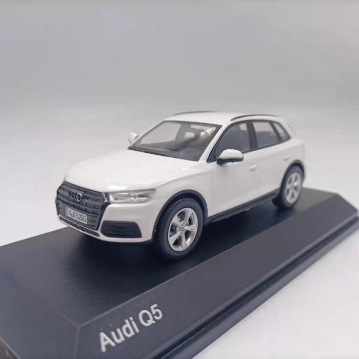 Hơi loe 1: 43 Audi Q5Audi Xe địa hình Mô phỏng Mô hình xe hợp kim Thành phẩm Bộ sưu tập cổ điển tĩnh