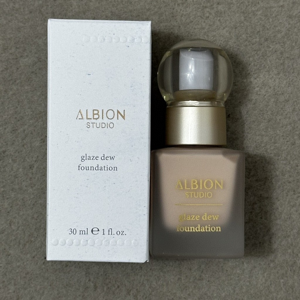 Kem nền dưỡng ẩm bóng thời trang 40 Alban 30mlMàu số. 010 #, 020 #. Fc8