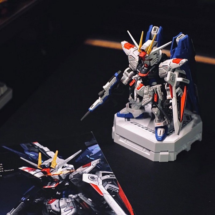 Sufa trong nước cao cấp MGSD Freedom Robot với đôi cánh nhẹ SEED Freedom Q phiên bản lắp ráp đồ chơ