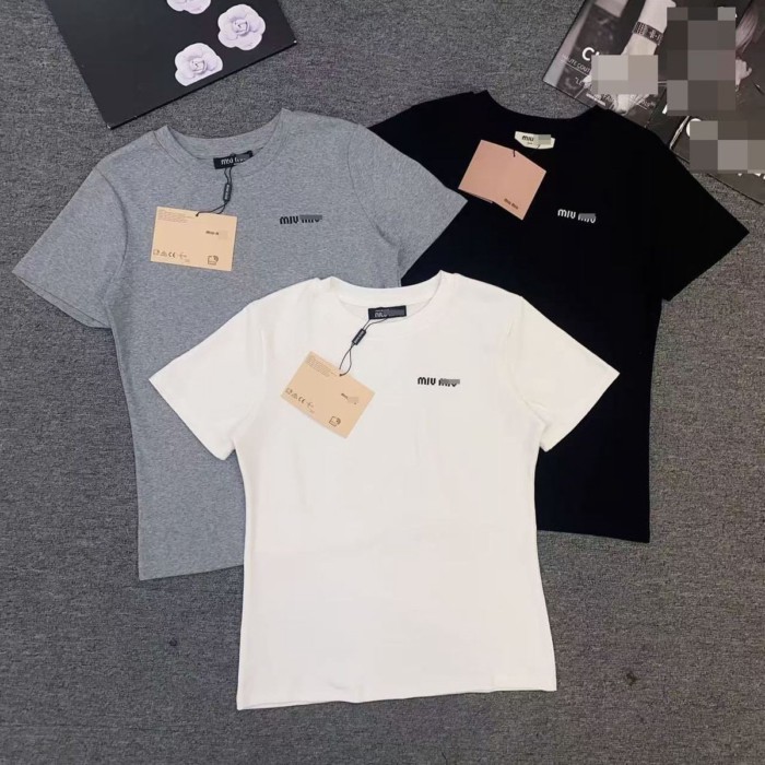 2026 _ miumiu Áo thun ngắn tay giảm béo mới Chữ đáy đa năng