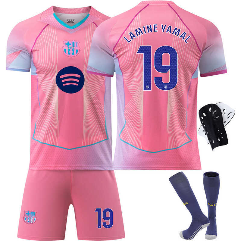 Trang Phục Bóng Đá Đặc Biệt Balsa Pink với áo số 19 Yamar, 8 Levante và 10 Pedri Messi