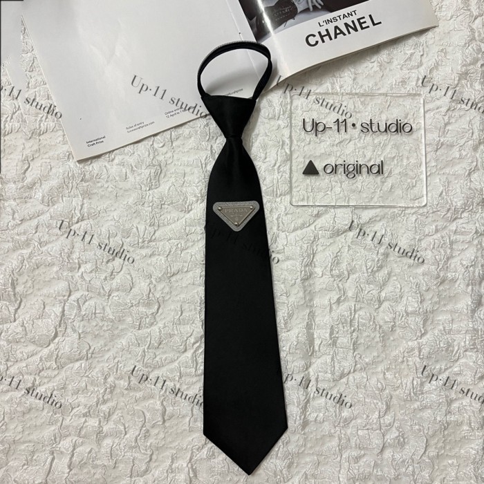 Cà vạt cổ điển P Letter Prada, phong cách châu Âu, màu đen dành cho cả nam và nữ