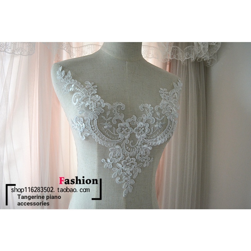 Miếng Vá Trang Trí Đầm Cưới / Đầm Cưới Phối Ren Cổ Chữ V Hở Lưng