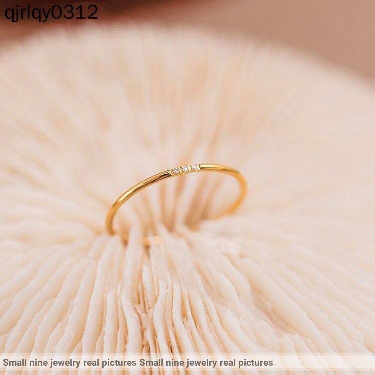 Nhẫn Thép Titan Mạ Vàng 18K Đính Đá Zircon Siêu Nhỏ Không Gây Dị Ứng