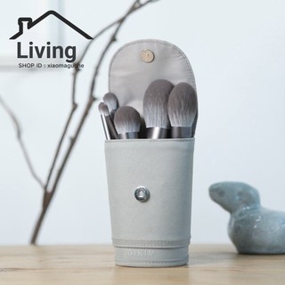 Giá đỡ cọ trang điểm có nắp chống bụi tiện dụng
