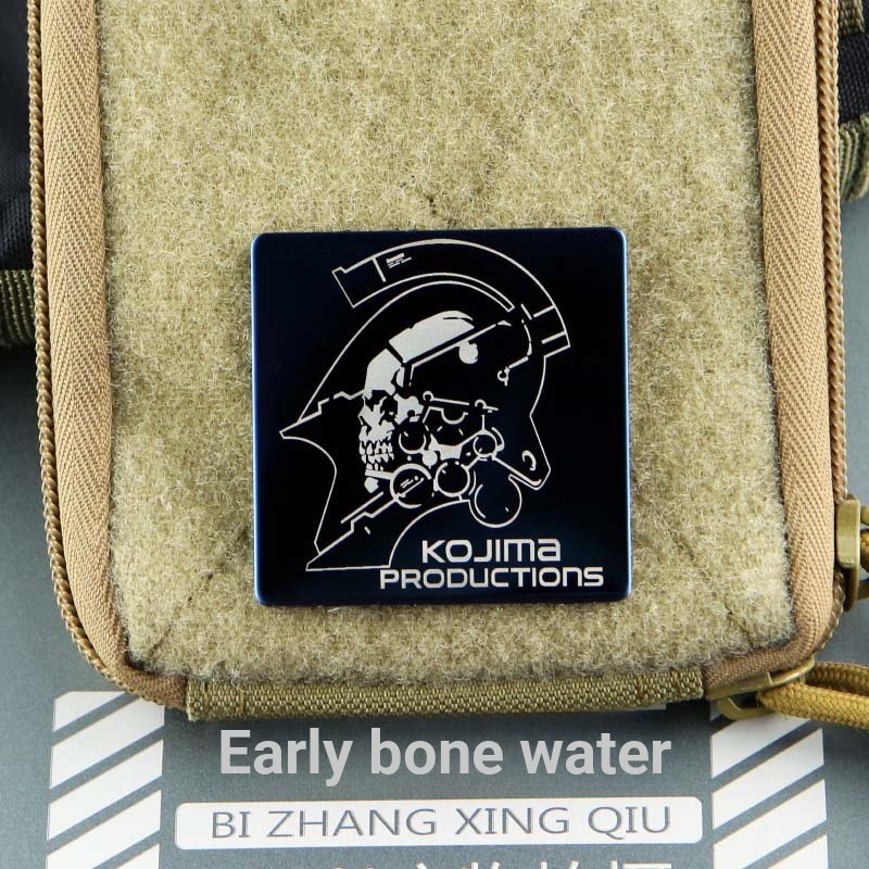 Băng tay Hành tinh Tử thần mắc kẹt Hideo Kojima Studio Logo Kim loại Velcro Laser Huy hiệu đạo đức