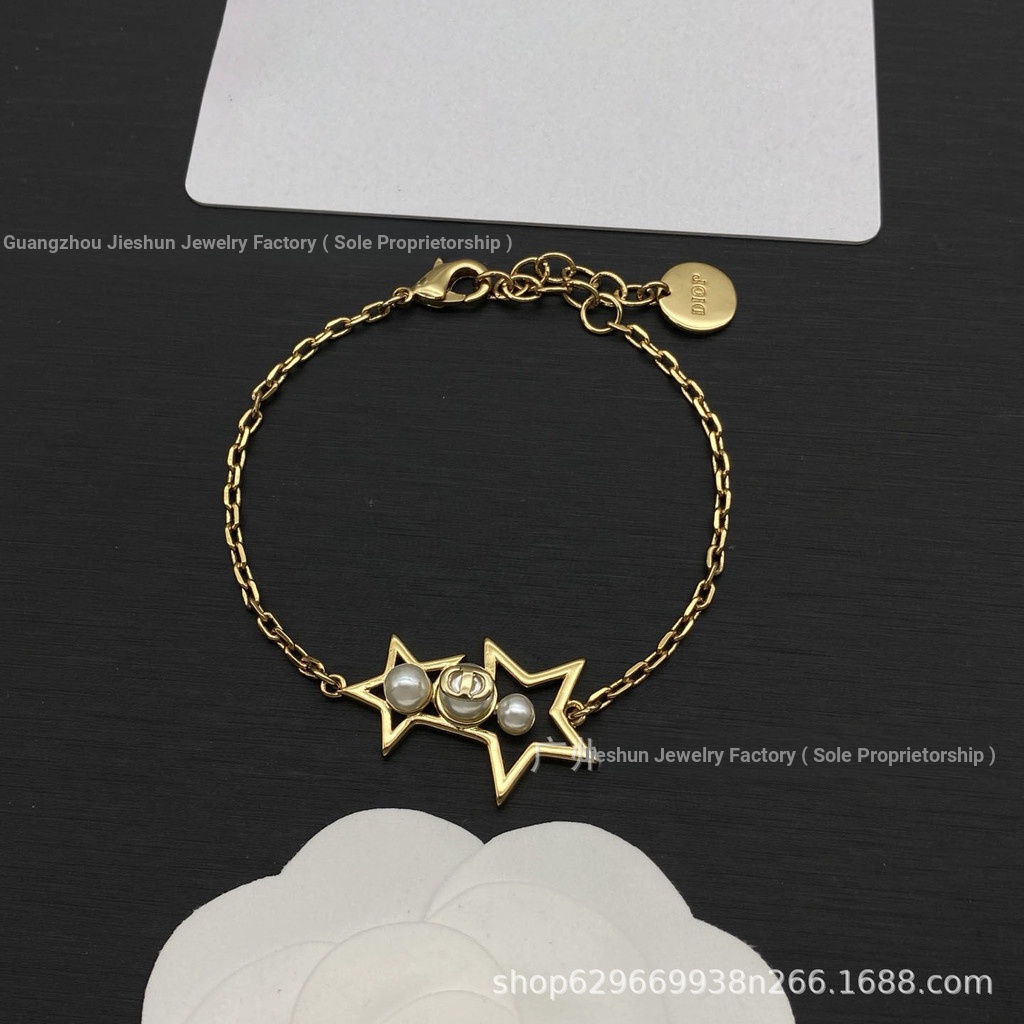 Vòng tay ngọc trai chữ CD Nữ có cặp nhãn Phiên bản NO.0321080912