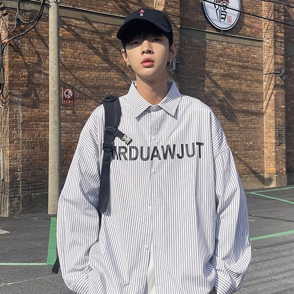 Áo sơ mi AOKANG tay dài dáng rộng in họa tiết chữ cái phối màu sắc trẻ trung thời trang