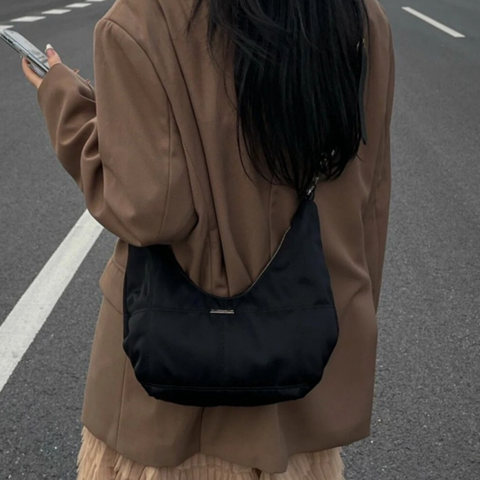 Mischa Túi Đeo Vai Vải Nhung Màu Trơn Hình Trăng Khuyết Phong Cách retro Thời Trang