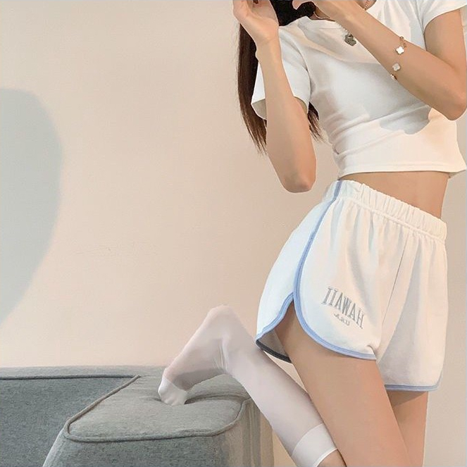 Quần Đùi Thể Thao 3 Màu Sắc Chọn Lựa Cho Nữ