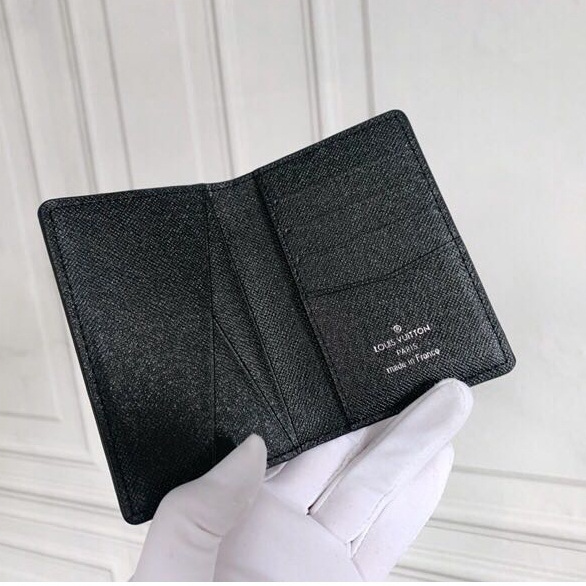 Hình ảnh vật lý Louis vuitton là chính hãng LV thẻ M63144 sẵn sàng để vận chuyển