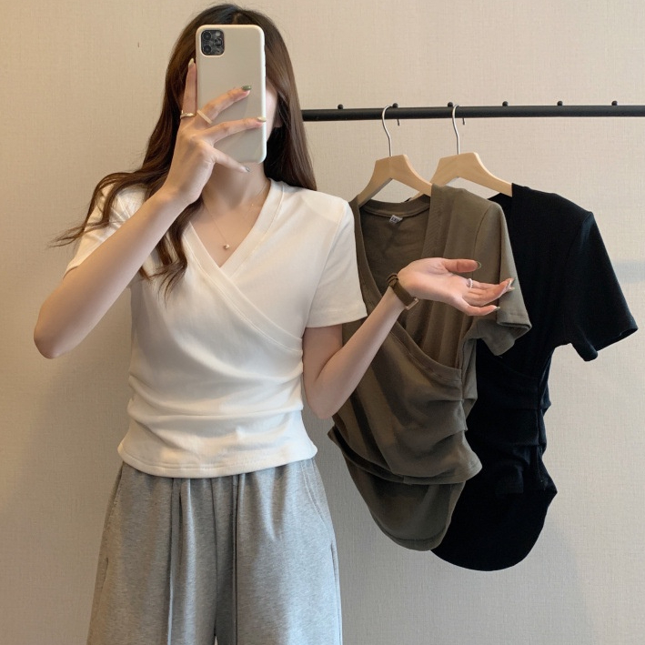Áo Thun Croptop Tay Ngắn Cổ Chữ V Thời Trang Nữ Thiết Kế Thời Trang Năng Động, Chất Liệu Vải Mềm Mại, Thoải Mái