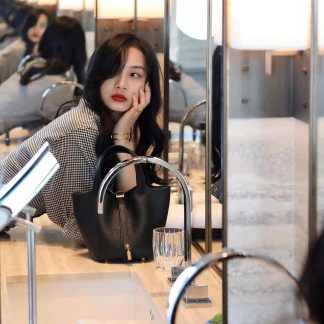 Túi Xách Da Bò Thật Dáng Tròn Nhỏ Dễ Phối Đồ Thời Trang Cho Nữ