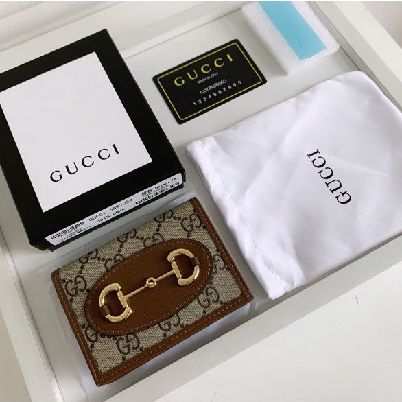 Chuẩn Bị Giao Hàng Ví Đựng Thẻ Gucci Ngắn Cổ Điển Cho Nữ M621887
