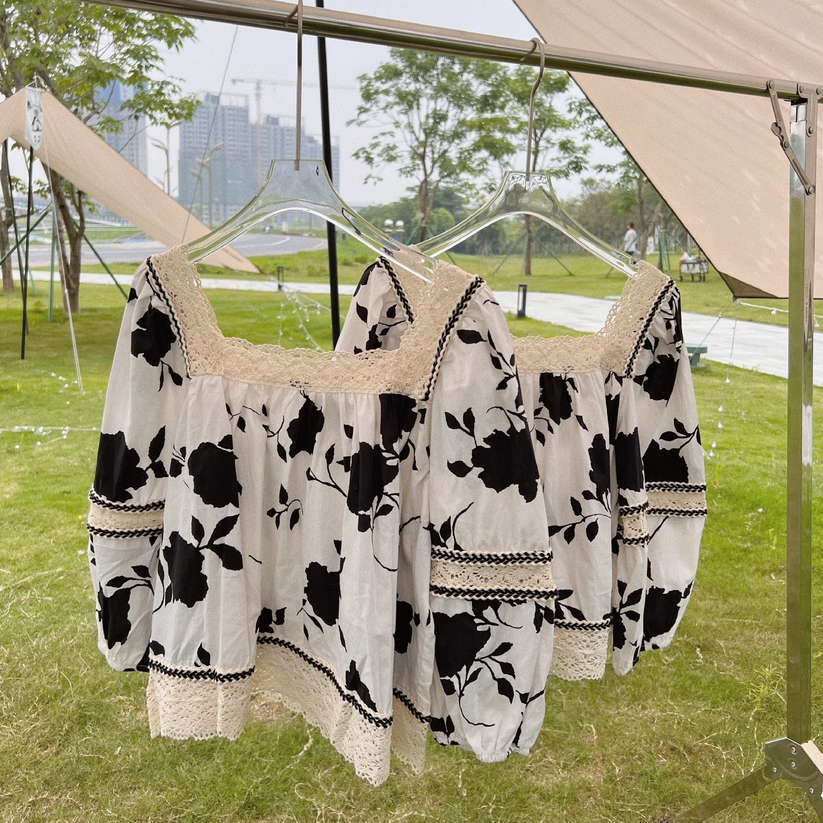 Áo croptop nữ họa tiết hoa phong cách croptop cổ vuông ngắn tay, tay phồng búp bê