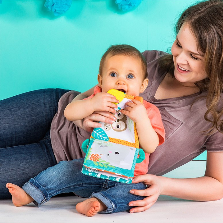 Sách vải kèm gặm nướu Brightstart cho bé từ 3 tháng