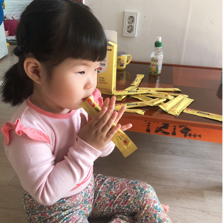 Hộp thạ ch vitamin tăng cường đề kháng cho bé Nutri D-Day 15gx15 gói