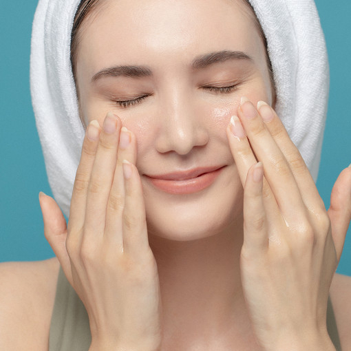 Dầu tẩy trang chiết xuất hương thảo trẻ hóa hồi phục da AROMATICA VITALIZING ROSEMARY CLEANSING OIL 200ml