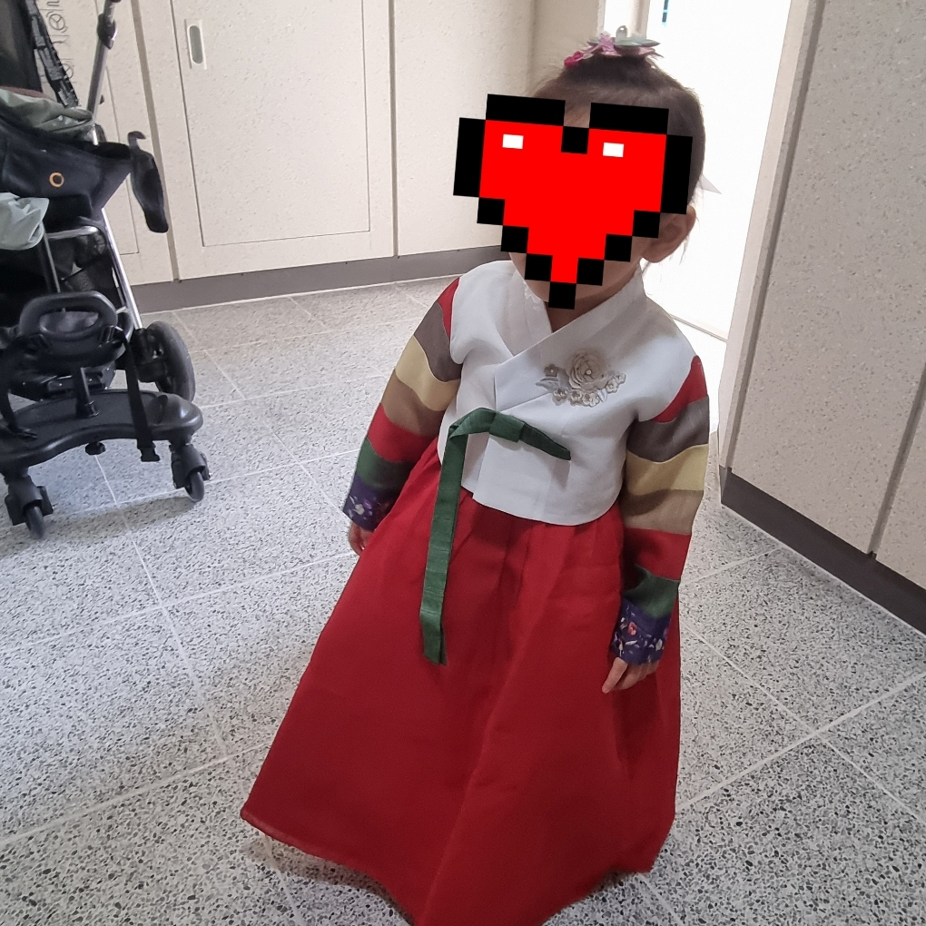 339 Girl Traditional Hanbok Red White