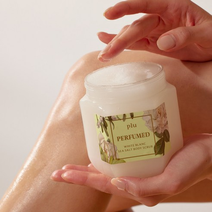 Kem tẩy da chết body muối biển hương nước hoa Plu Perfumed Sea Salt Body Scrub 500g