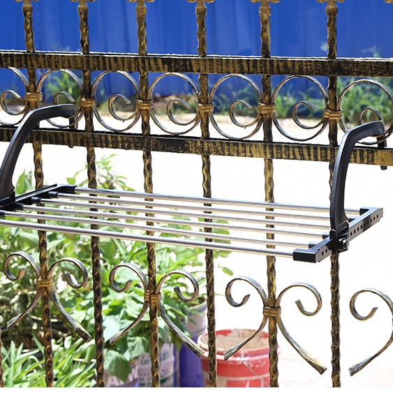 Giá phơi quần áo treo ban công tiện dụng dành cho nhà